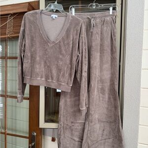 Beyond Yoga Soft Lounge Set in Taupe